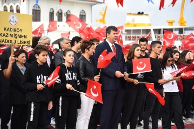 Kadıköy'de 29 Ekim Meşalesi Yakıldı