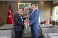 ALTıN PORTAKAL - Kazak Büyükelçi Başkan Böcek'i Ziyaret Etti