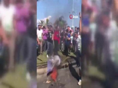 Lübnanlı Göstericiler İsrail Bayrağını Yaktı