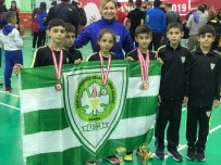 CENGIZ ERGÜN - Manisa Büyükşehir Badminton Takımı Derecelerle Döndü