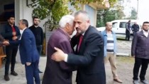 HAVAN SALDIRISI - Tedavi Gördüğü Hastanede Şehit Olan Askerin Babaevine Türk Bayrağı Asıldı