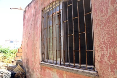 Yaşlı Kadına Önce Tecavüz Girişiminde Bulundu, Sonra Bıçakladı