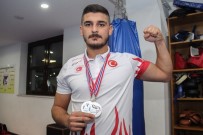 DÜNYA ŞAMPİYONU - Askerden Geldi, Uluslararası Kick-Boks Şampiyonası'nda İki Gümüş Madalya Aldı
