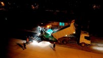 ISPARTA BELEDİYESİ - Ayazmana'da Tamamlanan Altyapı Çalışmaları Sonrası Gece - Gündüz Asfalt Dökülüyor