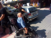 ENGELLİ VATANDAŞ - Engelli Vatandaş, Duyarsız Sürücünün Park Ettiği Araç Nedeniyle Mahsur Kaldı