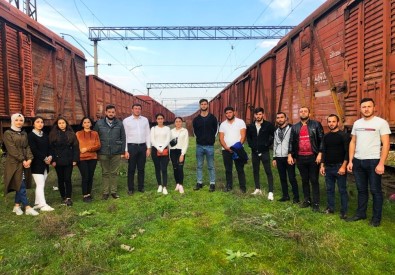 Erzincan'daki Ahıskalı Öğrenciler, Sürgünün Gerçekleştiği Tren Raylarını Ziyaret Etti