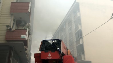 Esenyurt'ta Çatı Katında Çıkan Yangın Nedeniyle Panik Yaşandı