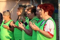 İSTİKLAL - Kadınlar Yeşil Sahada Mehmetçik İçin Dua Etti