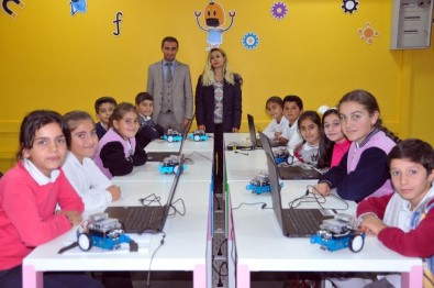 Köy Çocukları İçin 'Robotik Kodlama Sınıfı' Açıldı