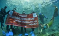 DENIZ KıZı - Meme Kanserine Karşı Deniz Altında Pankart Açtılar