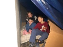 ALTINPARK - (ÖZEL) Başkentte Kirasını Ödeyemeyen 2 Çocuklu Aile Sokakta Kaldı