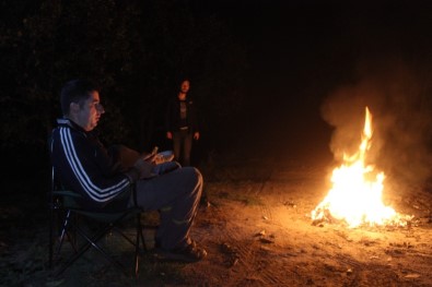 (Özel) Hırsızlardan Bıkan Köylü, Armut Bahçesinde Sabaha Kadar Nöbet Tutuyor