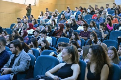 SAÜ'de 'Metin Yazarlığı' Konferansı Düzenlendi