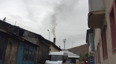 Soğuk Hava Etkisini Gösterdi, Karlıova'da Sobalar Kuruldu