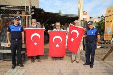 Yüreğir Bayraklarla Donatılıyor