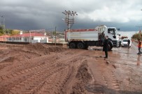 KARAYOLLARI - Ahlat'ta Şiddetli Yağmur Sele Neden Oldu