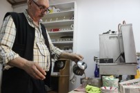 MAKINE MÜHENDISI - Çay Ocağına Öyle Bir İsim Verdi Ki, Gören Çay İçmeye Giriyor