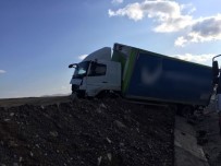 Erzurum'da Otomobil İle Kamyon Çarpıştı Açıklaması 2 Ölü Haberi