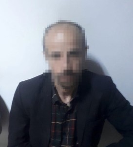 İstanbul'da Önüne Gelene Bıçakla Saldıran Şahsın Saldırı Anları Kamerada