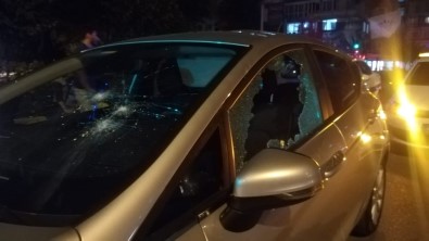 Kaza Sonrası Kadın Sürücü, Otomobile Levyeyle Sadırdı İddiası
