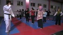 KADINA ŞİDDET - Milli Sporcular Yetiştiren Antrenör Kadınlara Kendini Savunmayı Öğretiyor