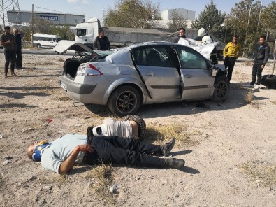 Minibüsle Otomobil Çarpıştı, Yaralılar Refüje Saçıldı Açıklaması 6 Yaralı
