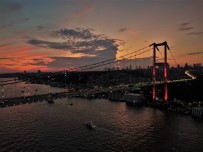 (Özel) İstanbul Semaları Kızıla Büründü
