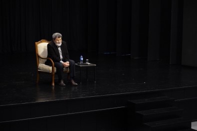 Prof. Dr. Cevat Çapan, Anadolu Üniversitesi'nde Öğrencilerle Buluştu