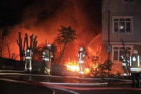 Sarıyer'de Hurdalık Ve Kağıt Deposu Olarak Kullanılan Yerde Çıkan Yangın Eve Sıçradı