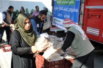 Sınırın Sıfır Noktasındaki Mültecilere Ekmek Dağıtıldı