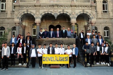 Dev Ali Anadolu Lisesi Asıl İsmi Olan Develi Lisesi'ne Kavuştu