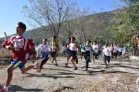 Isparta'da Yüzlerce Sporcu Atletizm Yarışmasında Ter Döktü