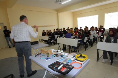 KAYÜ Bünyan MYO'da Öğrencilere Şüpheli Paket Eğitimi Verildi