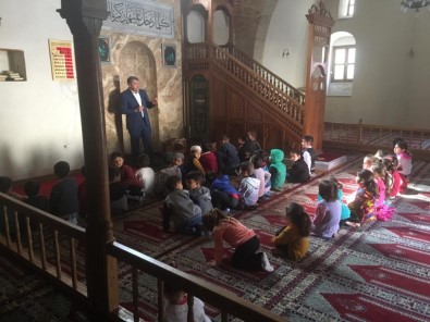 Minik Öğrencilerden Mehmetçiğe Dua