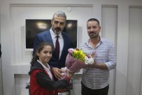 Öğrenciler Ve Polislerden Mehmetçiğe Asker Selamlı Destek