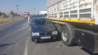 HAYVAN PAZARI - Otomobil Tıra Çarptı Açıklaması 1 Yaralı