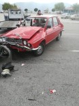 Otomobil Ve Motosiklet Çarpıştı Açıklaması 2 Yaralı Haberi