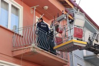 ÇILINGIR - Polis İkinci Kattaki Eve İtfaiye Merdiveniyle Girdi