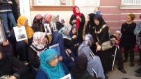 OTURMA EYLEMİ - SÜREYYA-DER'den HDP Önündeki Ailelere Destek Ziyareti