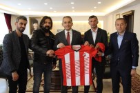 DENIZ PIŞKIN - Tosyaspor'dan Kaymakam Pişkin Ve Başkan Kavaklıgil'e Forma