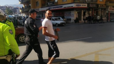 Trafik Polislerinin Fotoğrafını Çekti Asayiş Ekipleri Gözaltına Aldı
