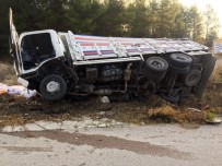 Yoldan Çıkan Kamyon Devrildi Açıklaması 2 Yaralı