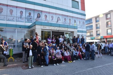 Akhisar'da Özel Hastanede İşçiler Haczi Protesto Edip Memurları İçeri Sokmadı