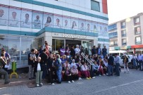 HACİZ İŞLEMİ - Akhisar'da Özel Hastanede İşçiler Haczi Protesto Edip Memurları İçeri Sokmadı