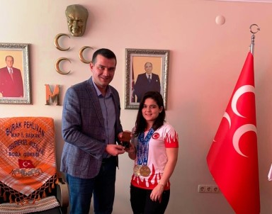 Avrupa Şampiyonu Ayşegül'den MHP'ye Ziyaret
