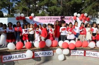 Erzincan'da 'Cumhuriyet Gününde Bütün Renkler El Ele' Etkinliği