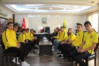 KAYALı - Futbolculardan Başkan Pekmezci'ye Ziyaret