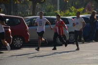 GENÇ KIZLAR - Gençler Cumhuriyet İçin Koştu