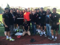 BAŞPıNAR - Isparta 32 Spor Yöneticilerinden Futbolculara Deplasman Öncesi Tatlı İkramı