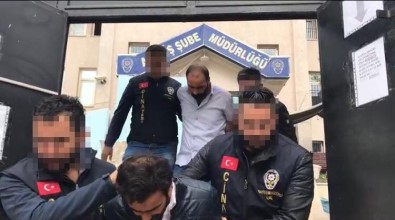 'Mahallenin Namusuyla Nasıl Oynarsın' Diyerek Darp Ettikleri Şahsa Senet İmzalattıran 3 Kişi Tutuklandı